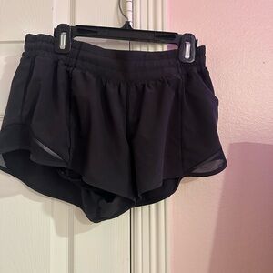 lululemon athletica hotty hot shorts!